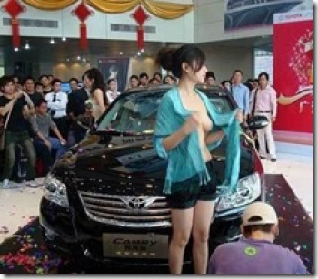 中国のモーターショー、露出が多すぎてなんか笑える？ｗｗｗの画像