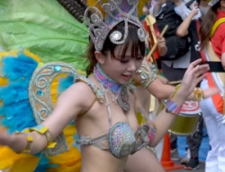 女子大生ウニアンの可愛いダンサーのオッパイがこぼれそうに揺れて、もうちょっとで乳首ポロリしそうなセクシーGIFと動画ｗｗｗの画像