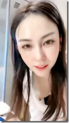 ノーブラでライブ配信している中華の女性が乳首ポロリしてるセクシーGIFwwwの画像
